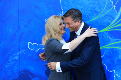 Odnosi s sosedami: Obdani z obročem desnega populizma