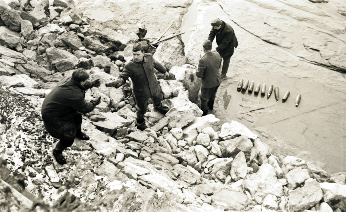 (FOTO) Z Večerovega podstrešja: Granate v strugi reke Drave, tudi 250-kilogramska letalska bomba