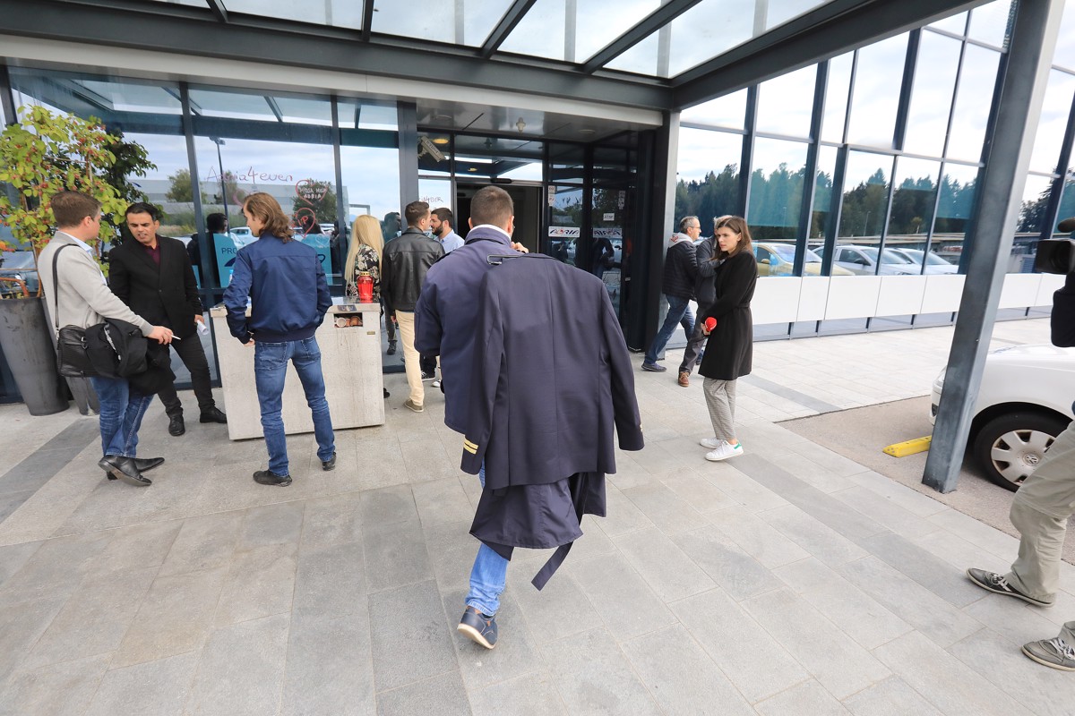 Za nakup poslovne celote Adrie Airways se zanima Joc Pečečnik, Ivo Boscarol bi letalsko šolo, Izet Rastoder komercialne polete