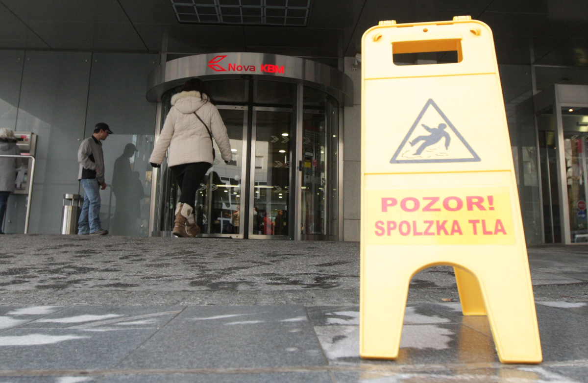 Nova KBM odpustila 45 zaposlenih zaradi poslovnih razlogov