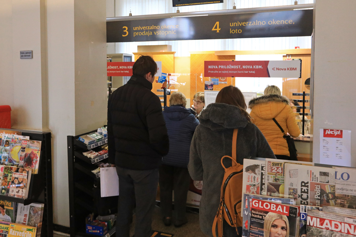 Poštarjem višje plače v dveh delih, januarja in julija