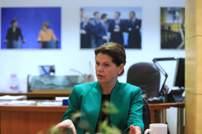 (INTERVJU) Alenka Bratušek: Kadrovanje v Petrolu se kaže kot farsa