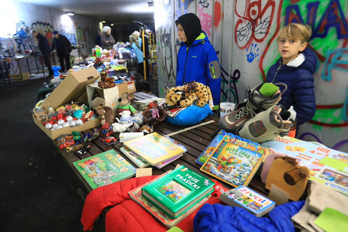 Druga priložnost se vrača: Kdo kupi tvojo knjigo? Kdo rabi tvoj voziček? Odgovor: Druga priložnost!