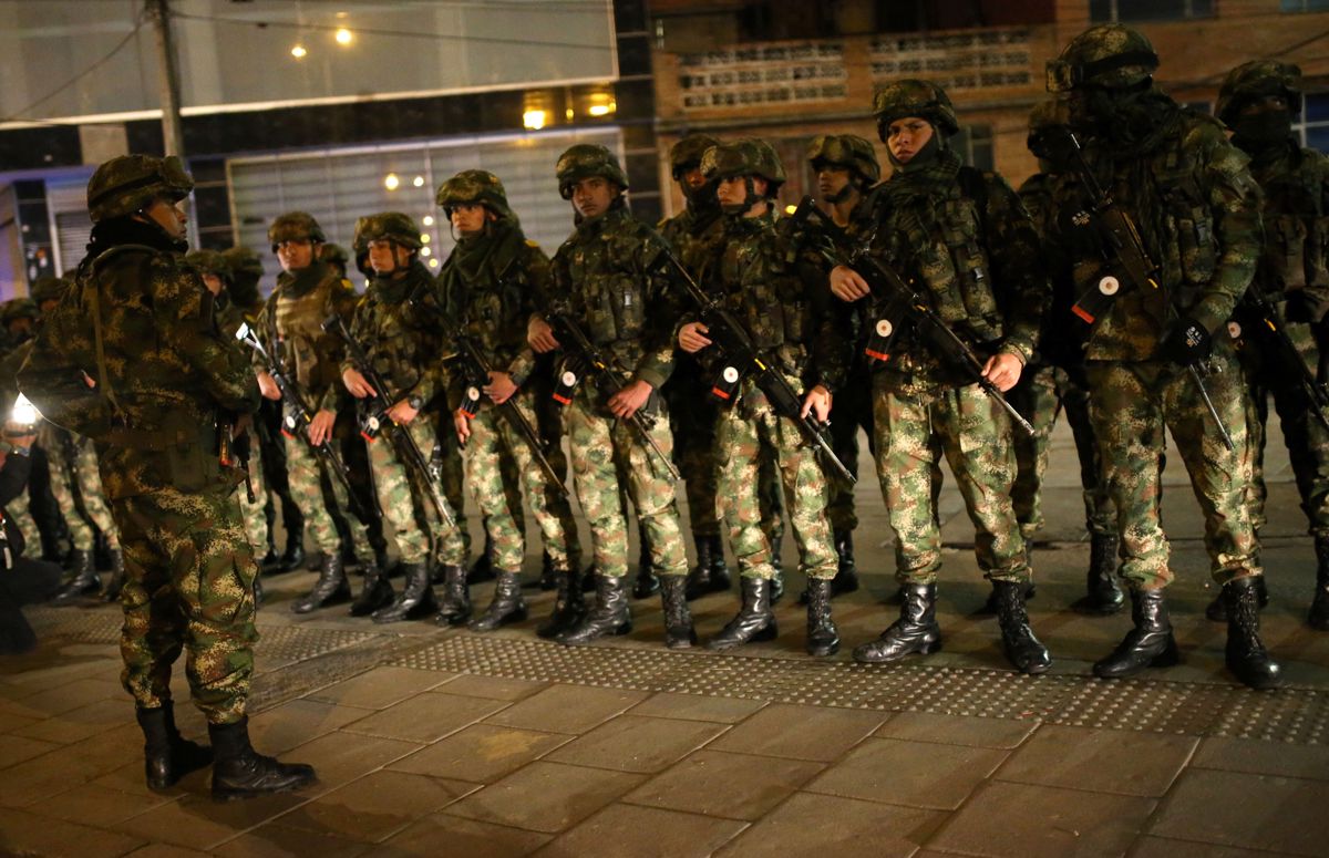 Kolumbijski predsednik zaradi protestov v Bogoti uvedel policijsko uro