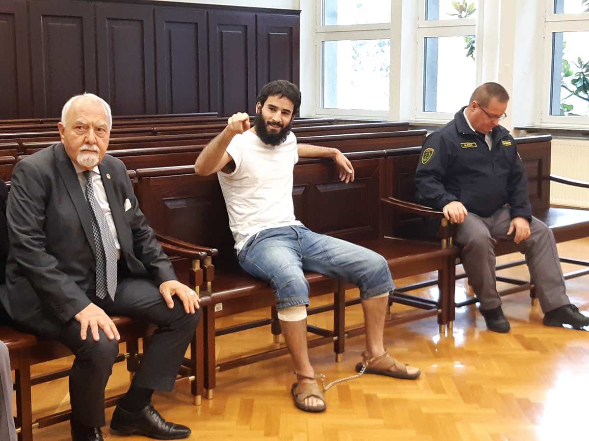 Poskus uboja in umora: Iračanu šest let zapora in izgon iz države