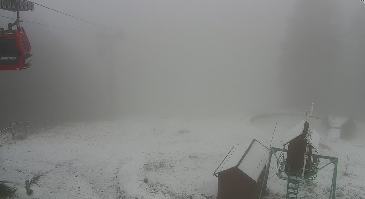 (FOTO in VIDEO) Pohorje vendarle pobelil sneg