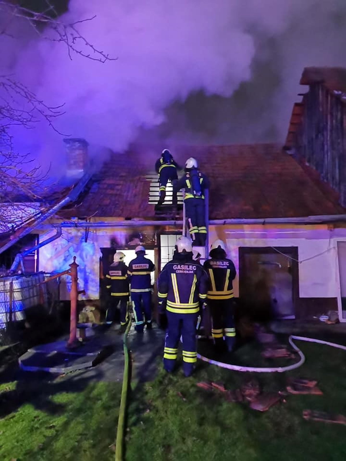 Ogenj uničil nenaseljeno hišo v Slovenskih goricah