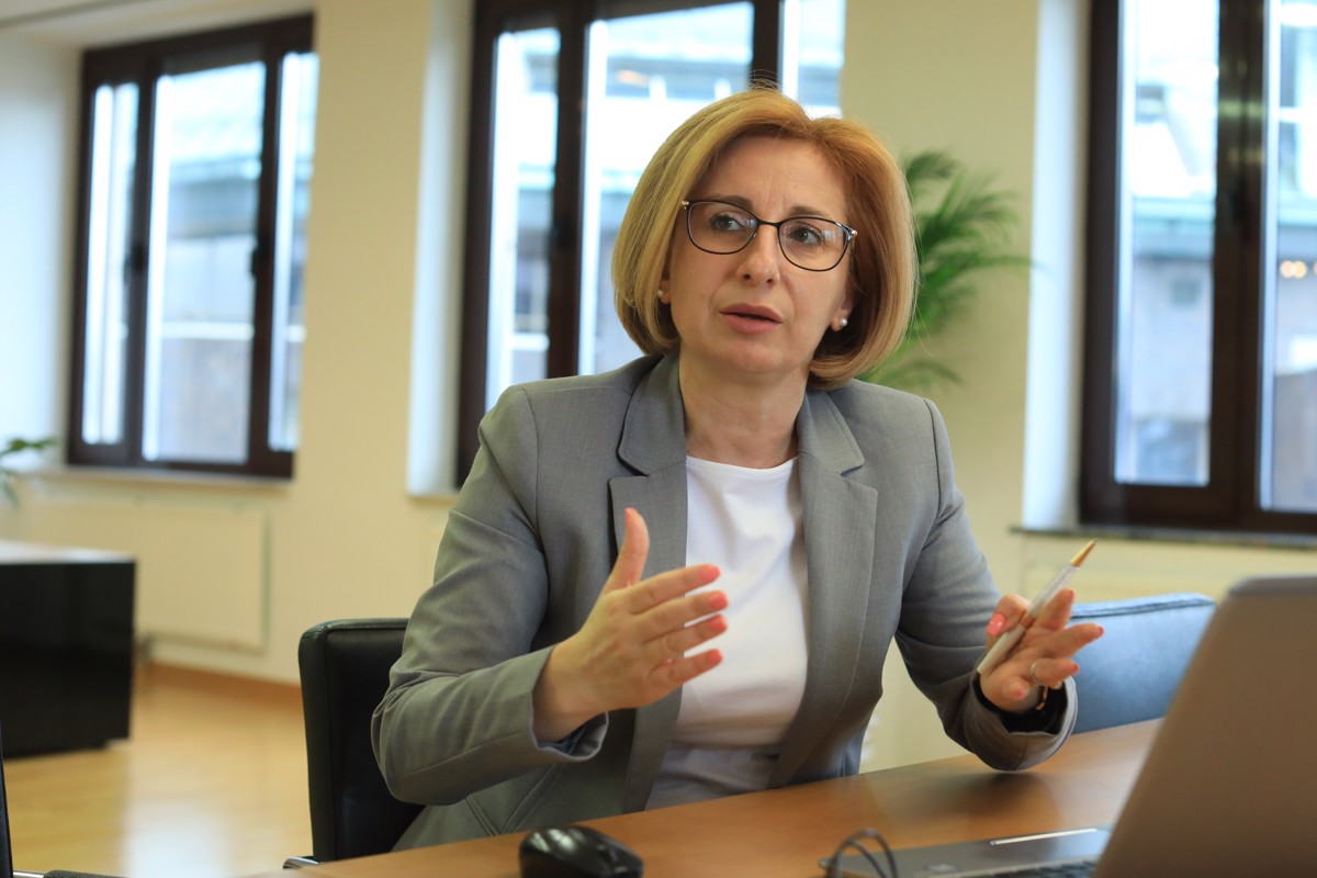 (INTERVJU) Anita Stojčevska: "Ne razmišljamo o ležarinah za vpogledne vloge prebivalstva"