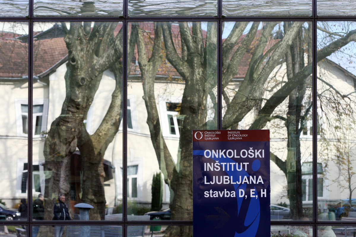 Onkološki inštitut brez razpisa in po priporočilu poslanca LMŠ najel svetovalca za več kot 76.000 evrov
