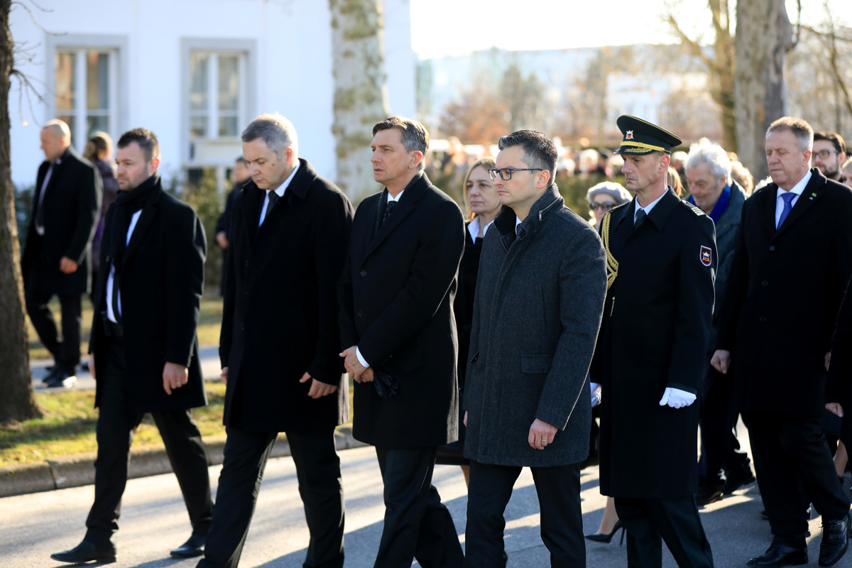 Z vojaškimi častmi slovo od Janeza Stanovnika, ki so mu rekli oče naroda
