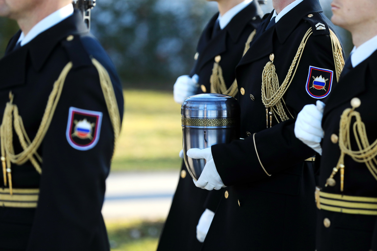 Z vojaškimi častmi slovo od Janeza Stanovnika, ki so mu rekli oče naroda