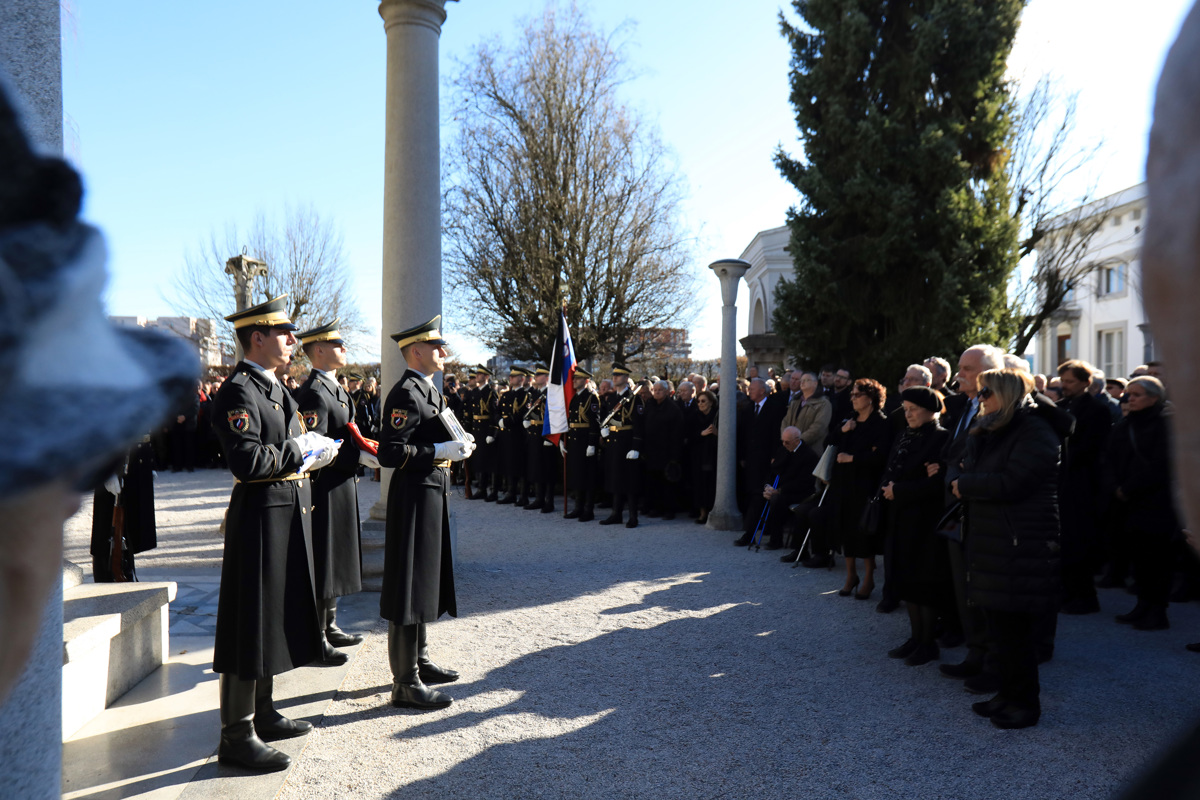 Z vojaškimi častmi slovo od Janeza Stanovnika, ki so mu rekli oče naroda