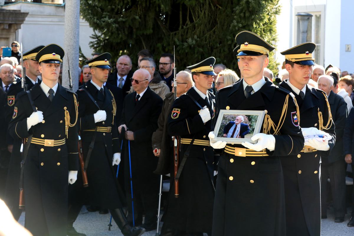 Z vojaškimi častmi slovo od Janeza Stanovnika, ki so mu rekli oče naroda