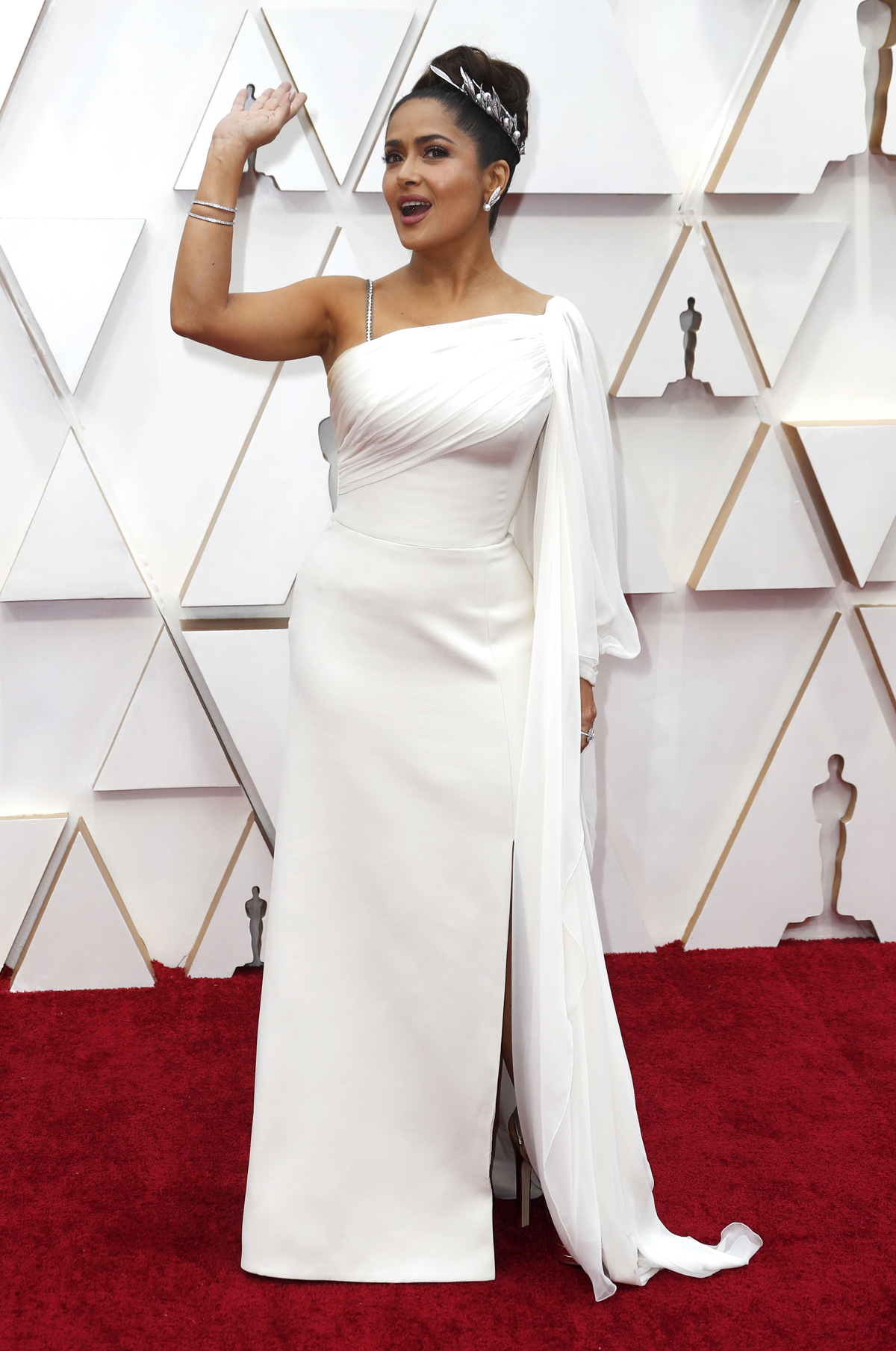 Salma Hayek je na rdeči preprogi očarala v Gucciju.