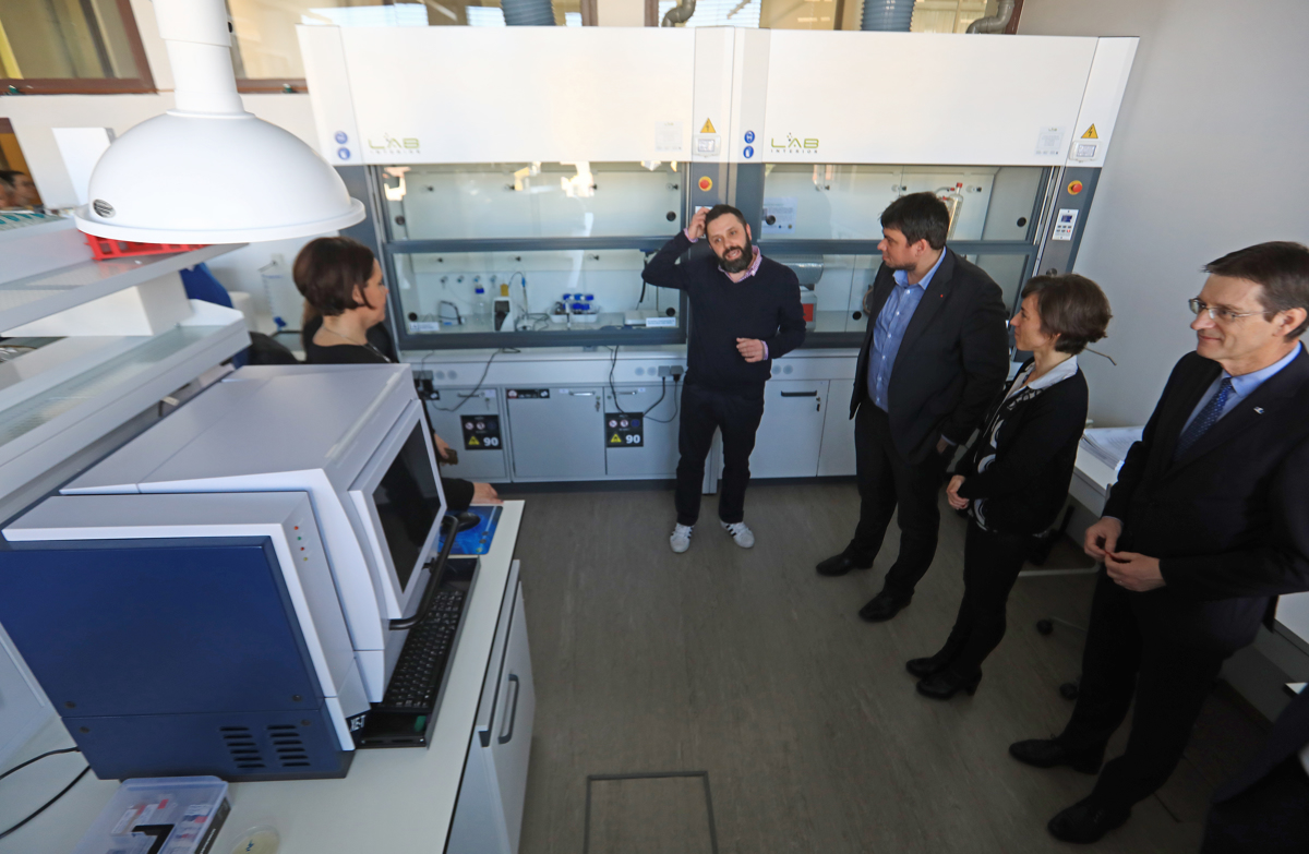 (FOTO) FERI: Z novo opremo do zelenih materialov