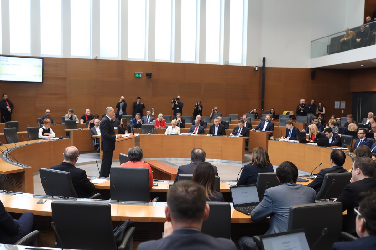 DZ jutri o uvedbi naborništva, do predloga SDS zadržki tudi v novi koaliciji