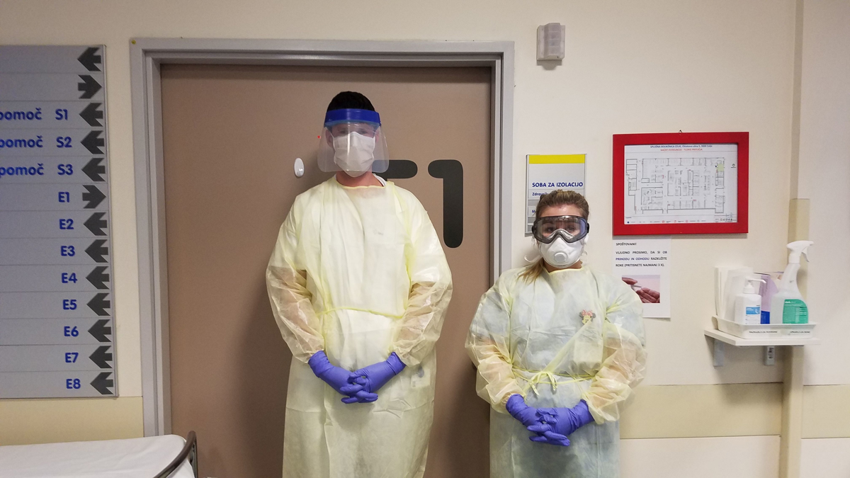 Hrvaški znanstvenik miri: Nevarnosti virusa ne smemo soditi le na podlagi številk o smrtnih žrtvah, okužili se ne bodo vsi