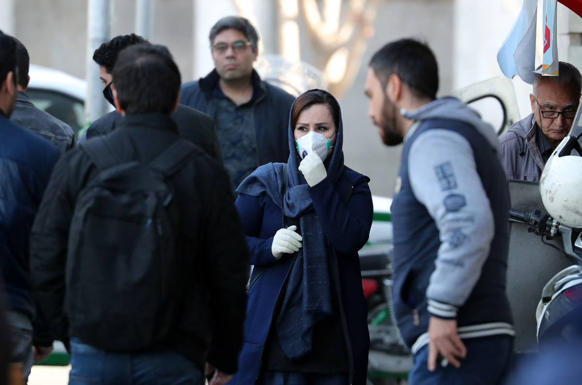 Ker so mislili, da zdravi koronavirus, je v Iranu umrlo več deset ljudi