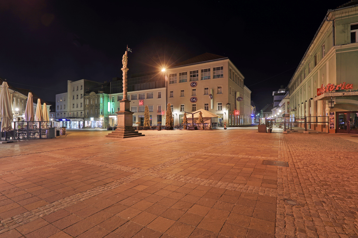 Maribor zvečer: Tako so v času epidemije videti trgi in ulice v središču mesta