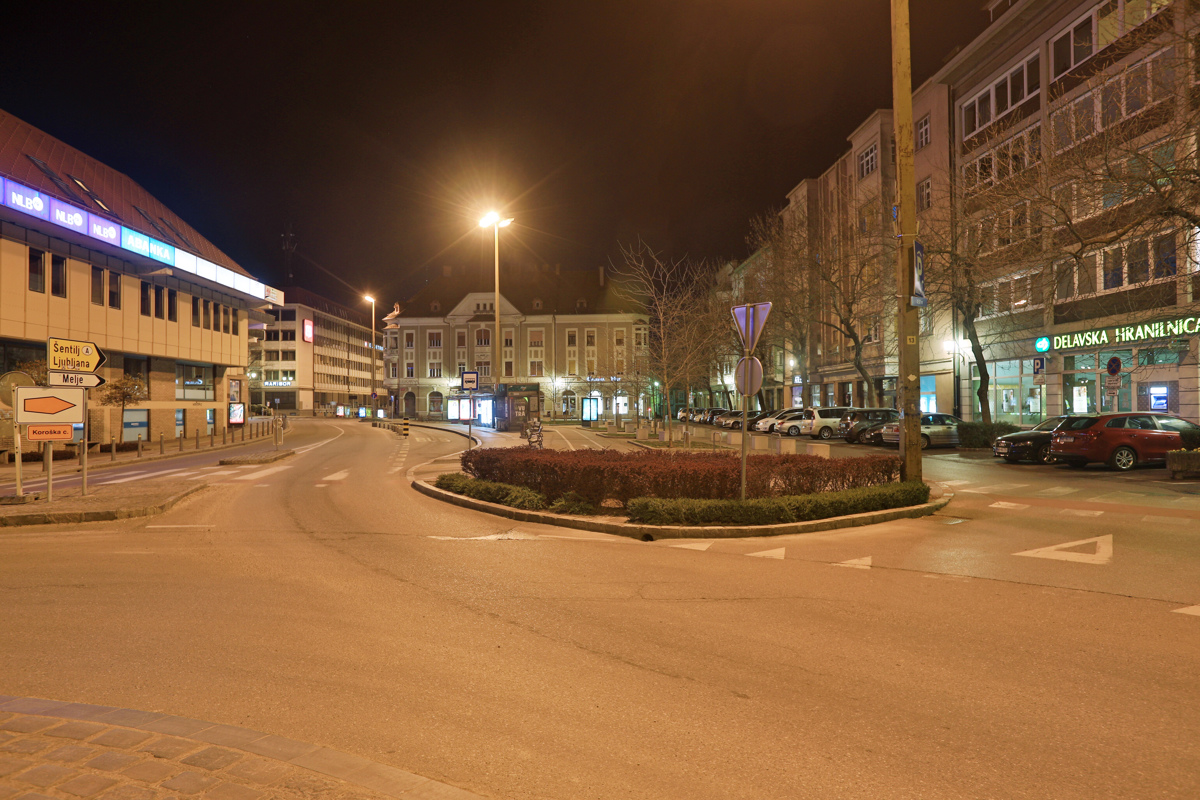 Maribor zvečer: Tako so v času epidemije videti trgi in ulice v središču mesta