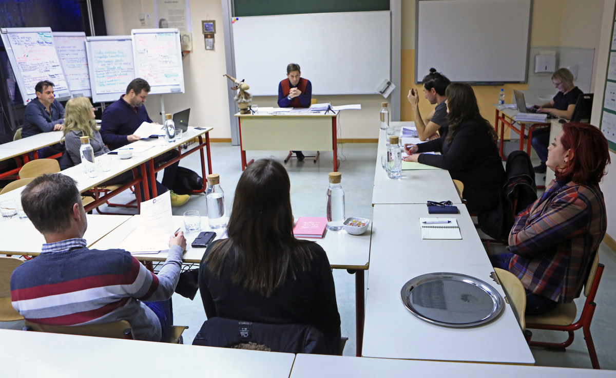 Ministrica brez mnenja o imenovanju ravnateljice Srednje šole za oblikovanje Maribor