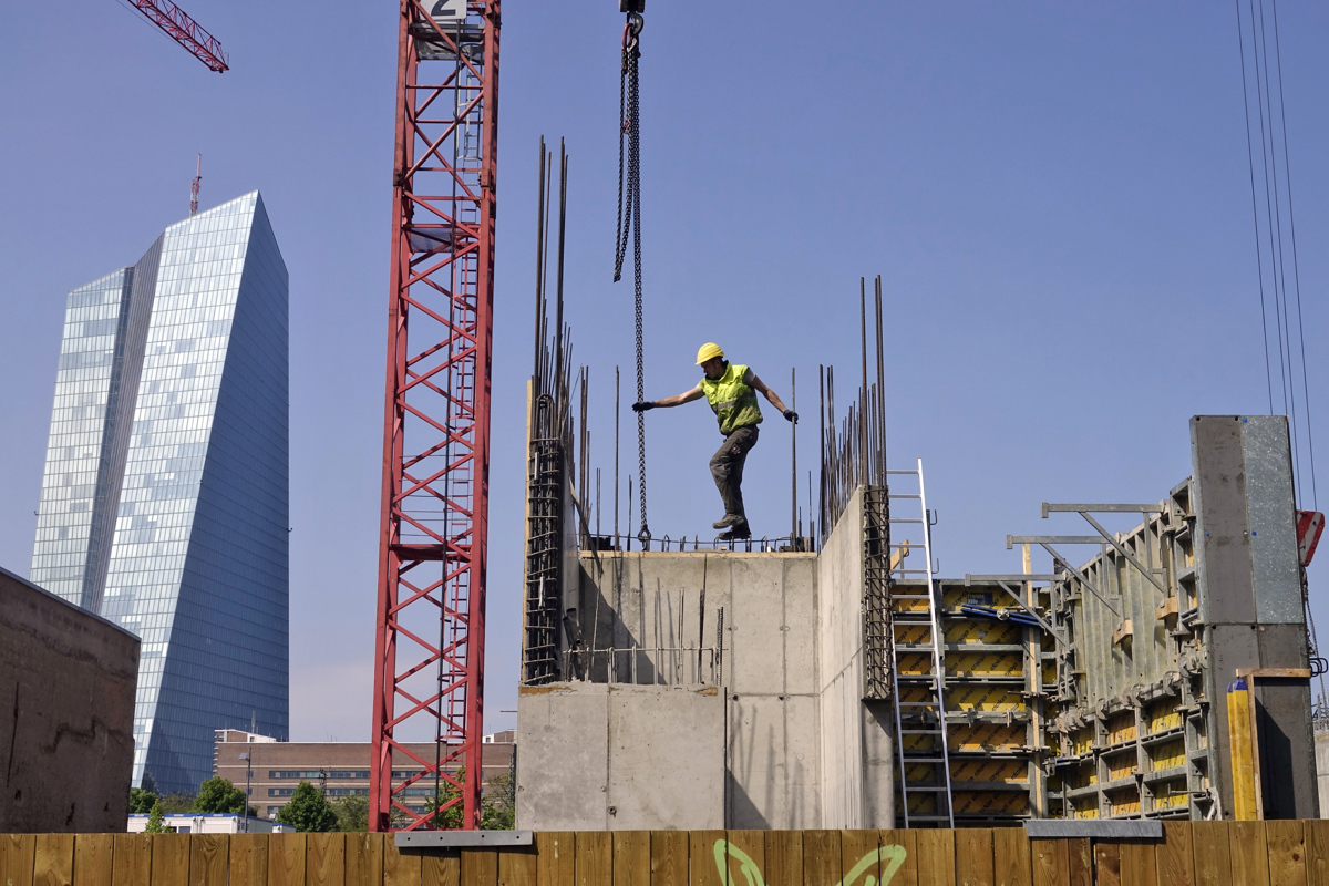 (POGLED) Uskladitev fiskalnih in denarnih institucionalnih zmogljivosti evroobmočja ne bo lahka naloga