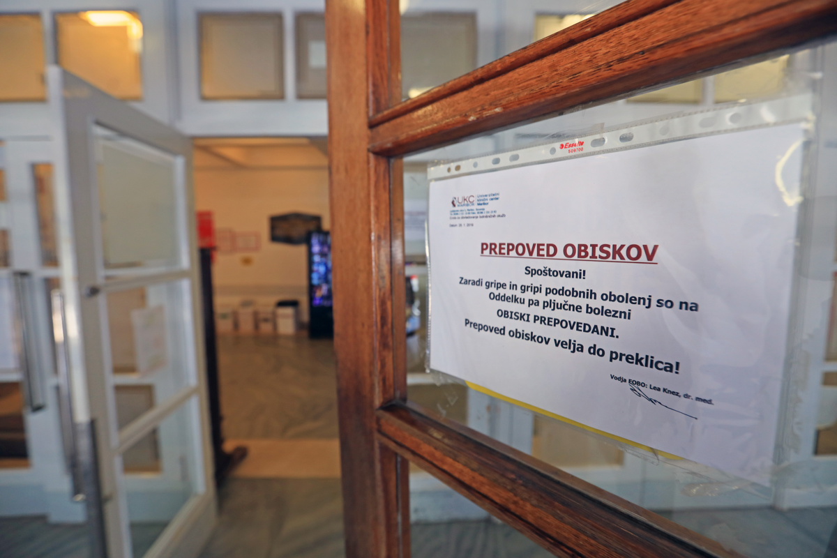 V UKC Maribor še naprej prepovedani obiski
