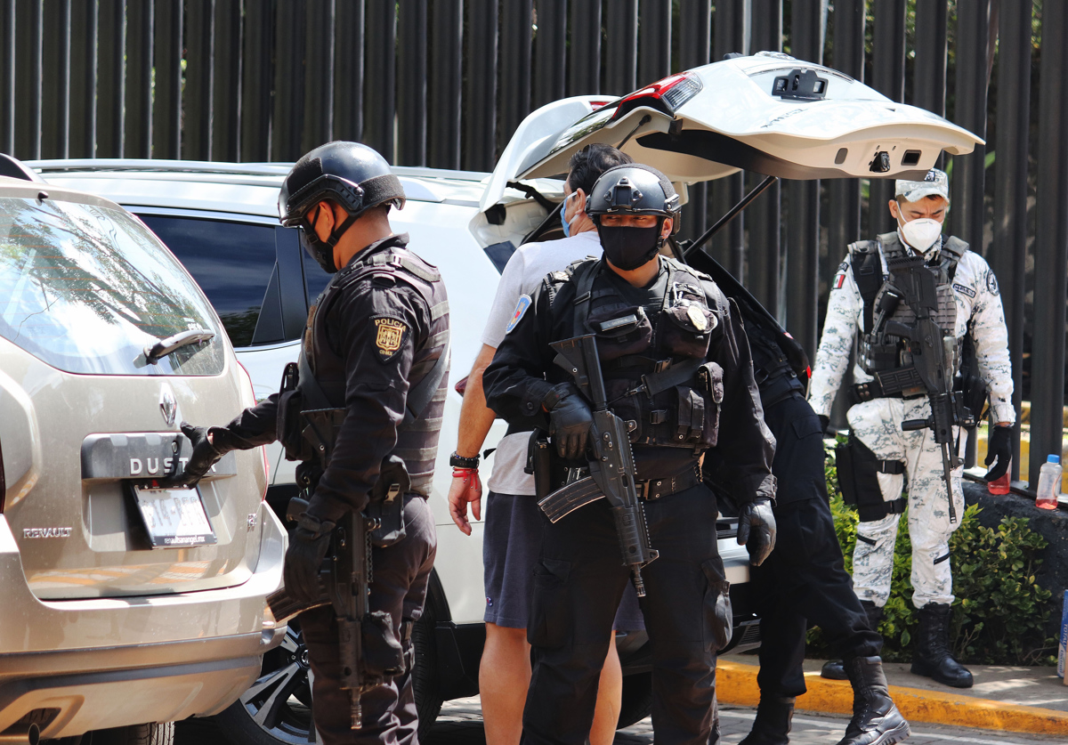 V zapuščenem avtomobilu našli trupla devetih študentov