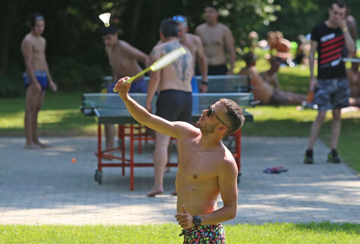 Na Mariborskem otoku tudi minigolf: Dve luknji bosta v bazenu