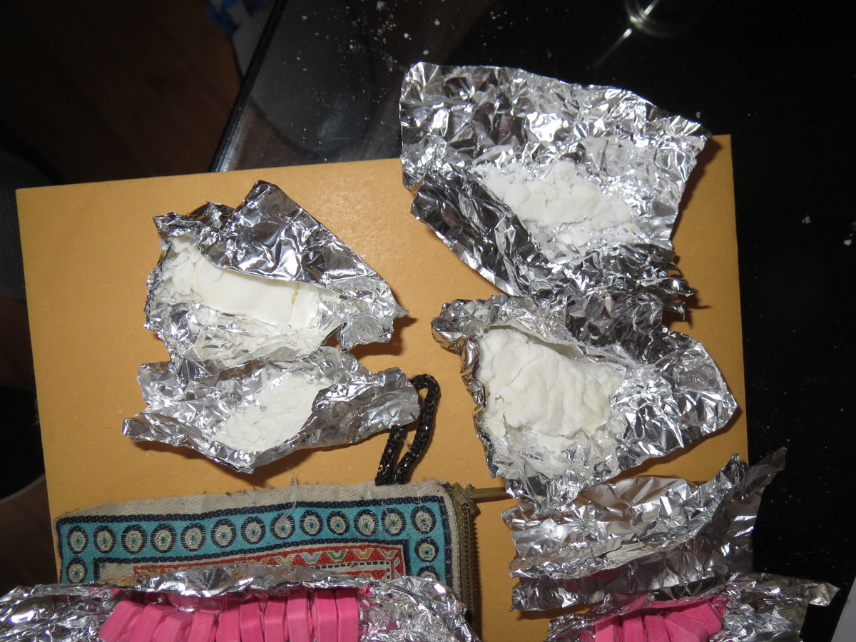 (FOTO) Velenje: 32-letnika med hišno preiskavo zalotili pri preprodaji drog