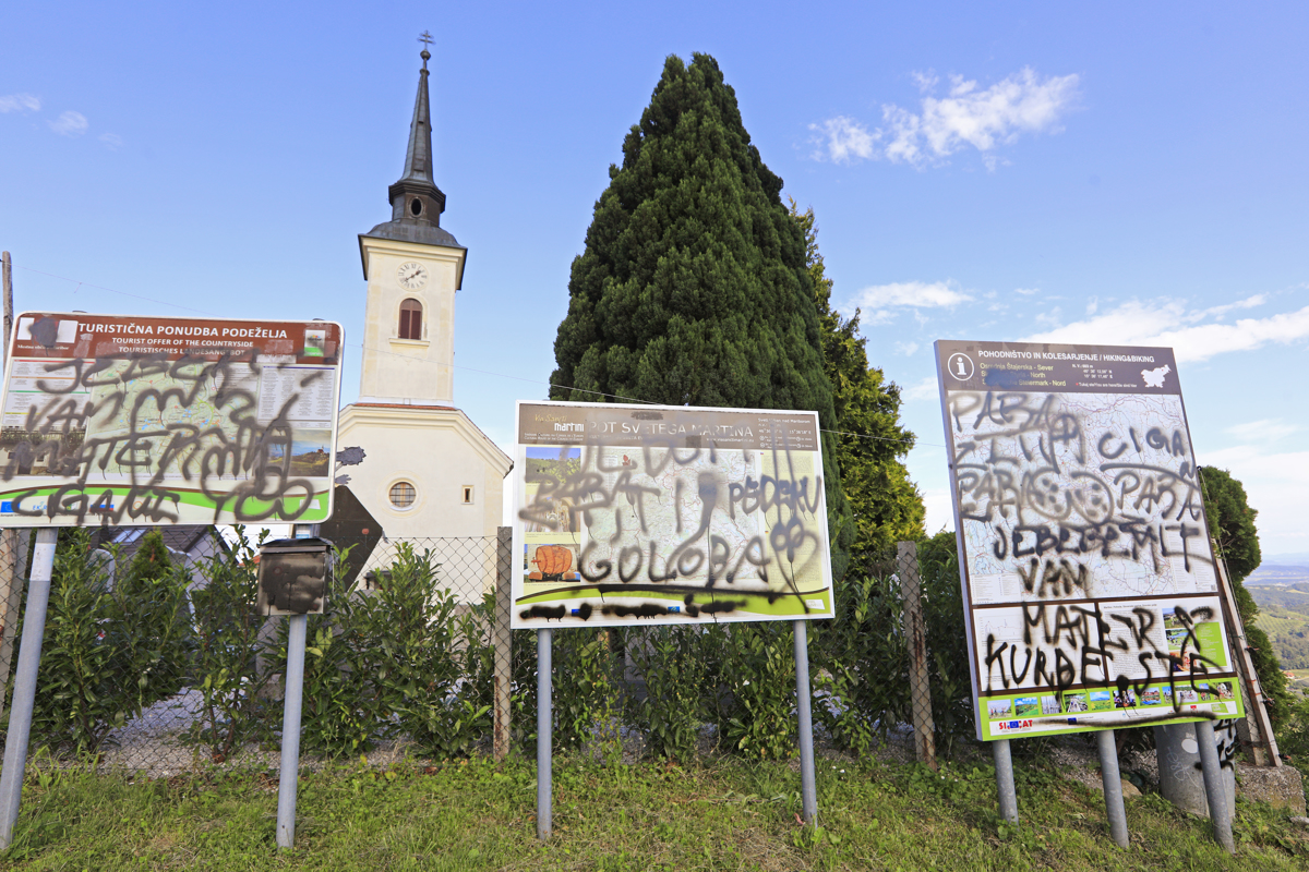 (FOTO) Vandali počečkali table na priljubljeni razgledni točki nad Mariborom