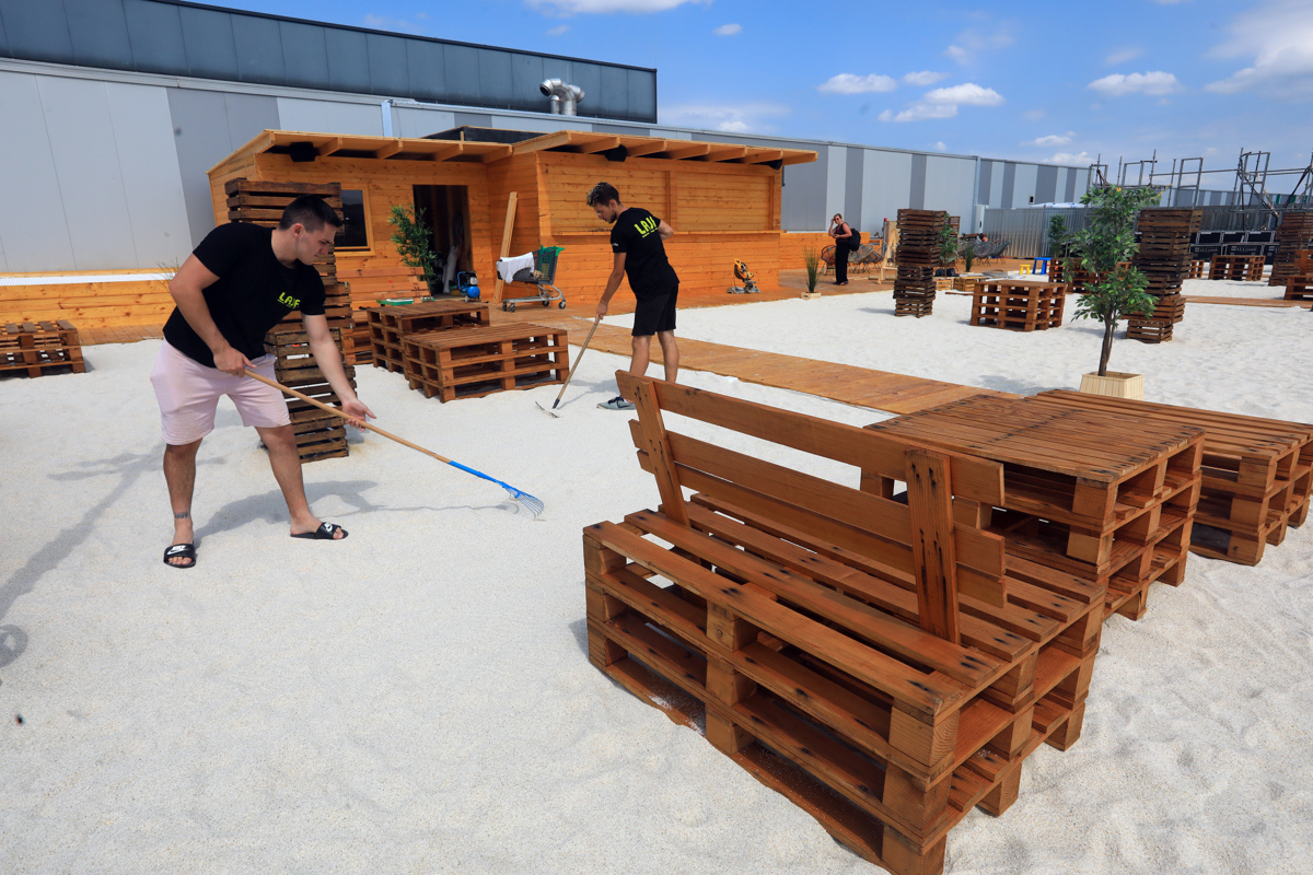 (FOTO) Ležalniki na mariborski plaži čakajo