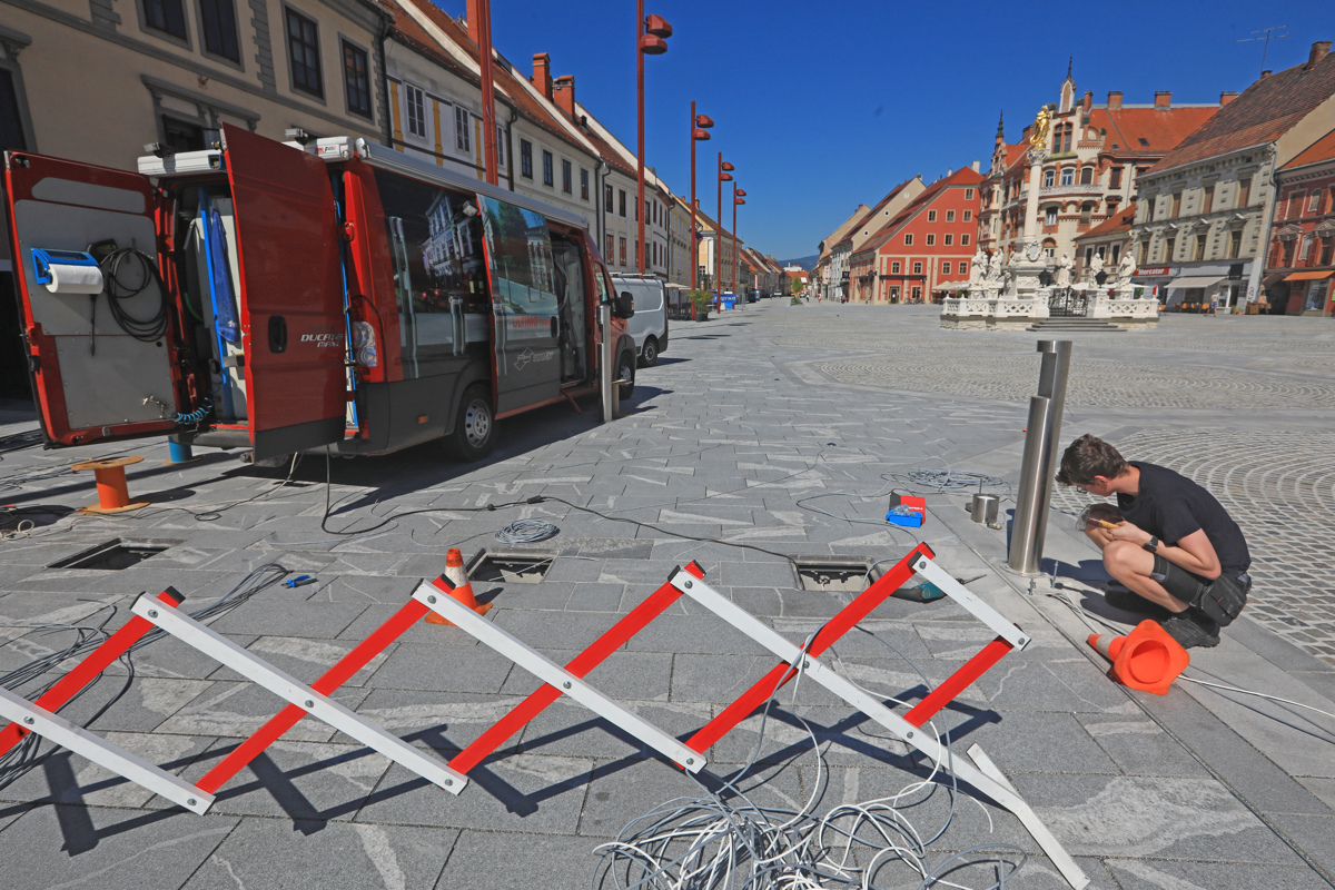 (PREJELI SMO) Glavni trg v Mariboru: Pešcona je začasna rešitev. Kdaj bo končna? (2)