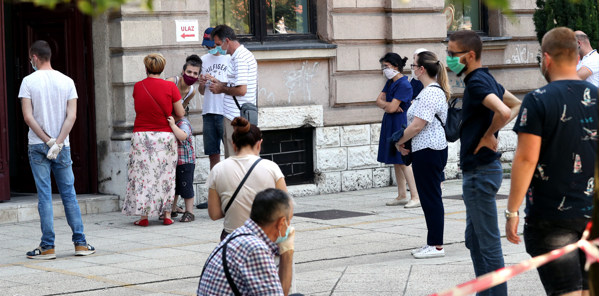 V BiH pol manj novih okužb z novim koronavirusom, v Srbiji podobno število kot dan prej