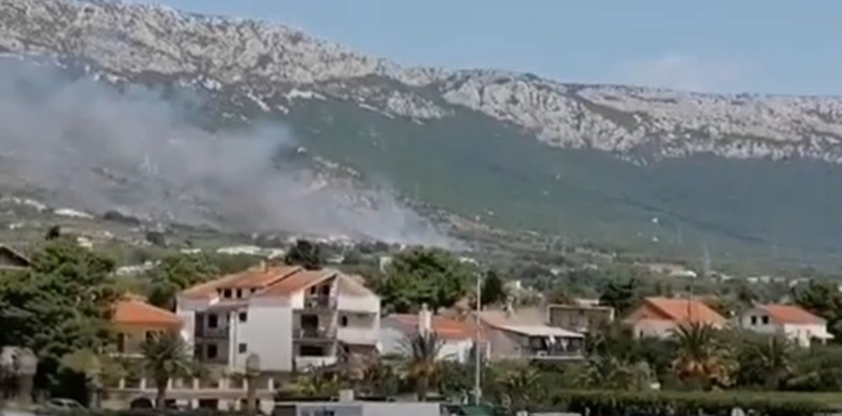 (VIDEO) Nedaleč od Splita gasijo obsežen požar