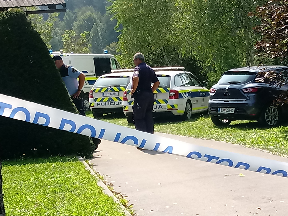 V bolnišnici umrla v tragediji pri Grosupljem hudo opečena 44-letnica, osumljenec kaznivega dejanja ostaja v priporu