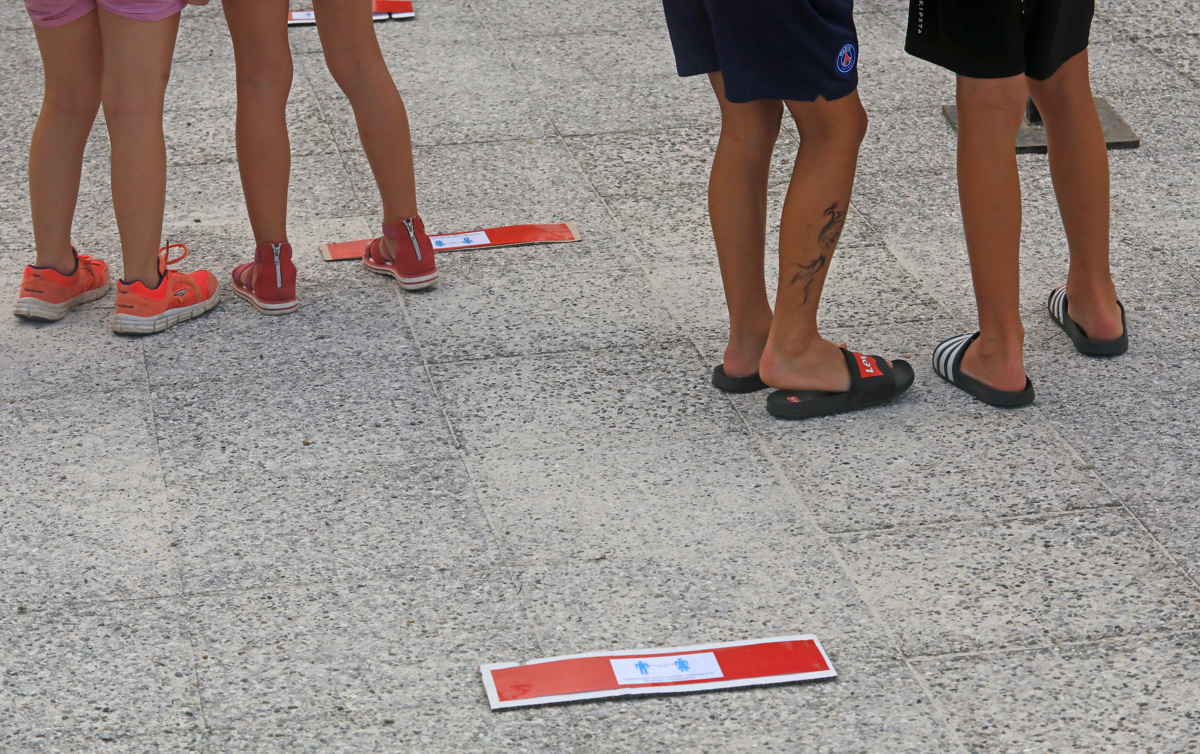 (FOTO) Letni oder v koronadobi: S primerno distanco so v Rušah otvorili sezono festivalov