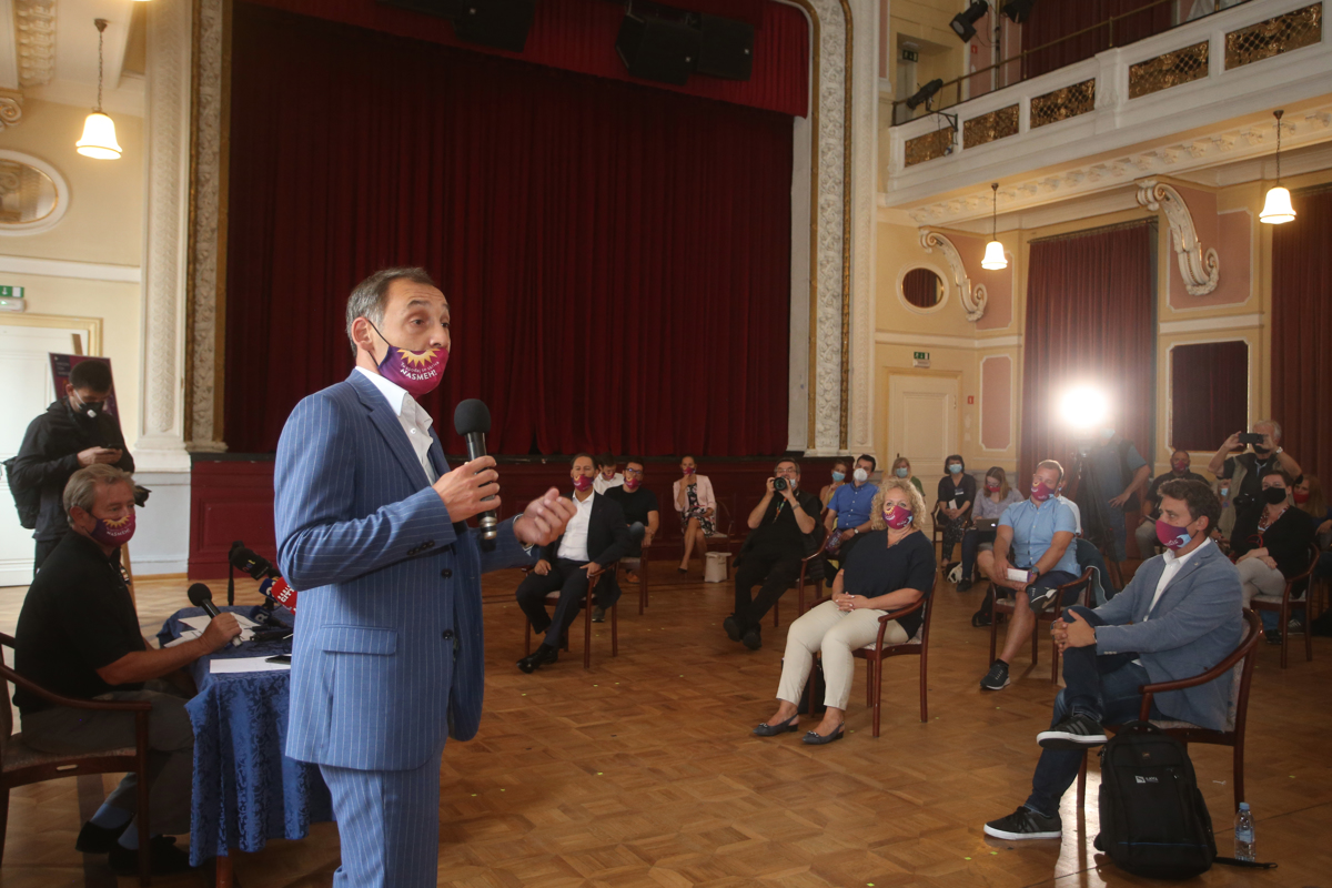 (FOTO) V petek se začne Festival Lent: Dežnik bo zamenjala maska