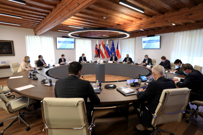 Skupni strah pred virusom in migranti