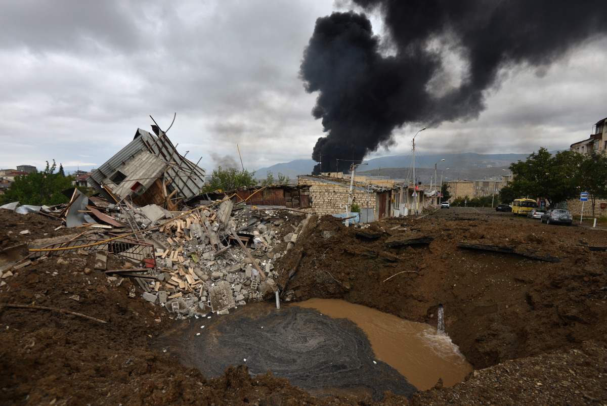 Črni vrt v črnini vojne: Zakaj so spopadi za Gorski Karabah izbruhnili prav zdaj?