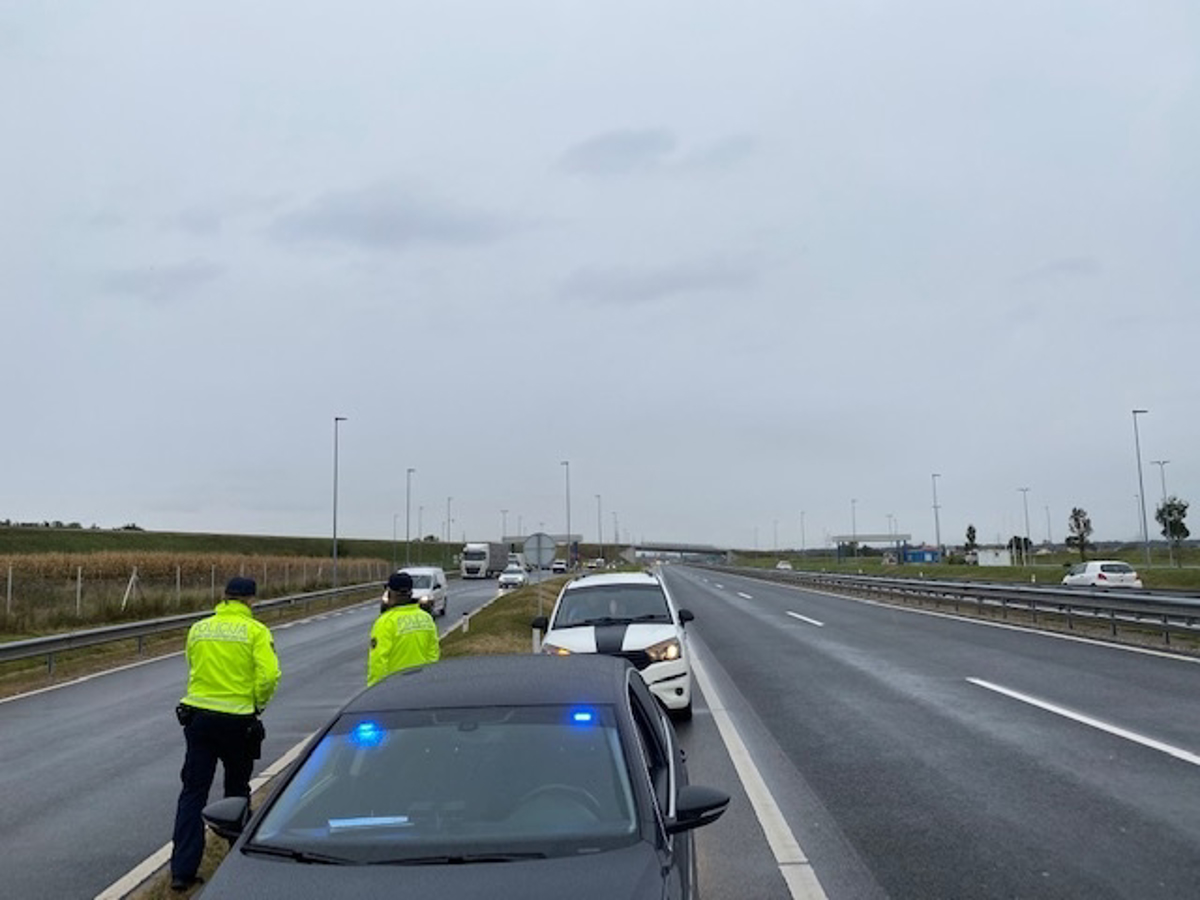 (FOTO) Mariborski policisti med poostrenim nadzorom dvakrat v enem dnevu ujeli istega voznika
