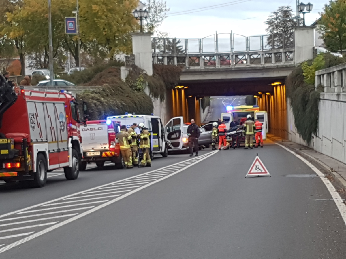 Ptuj: Trčenje treh vozil zaprlo cesto