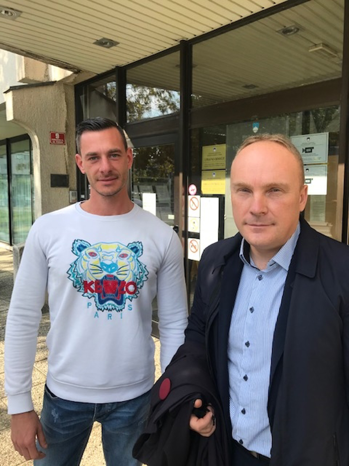 Tožba na delovnem sodišču: Lani junija dobil odpoved zaradi domnevno spornega zapisa na facebooku, zdaj znova želi biti policist