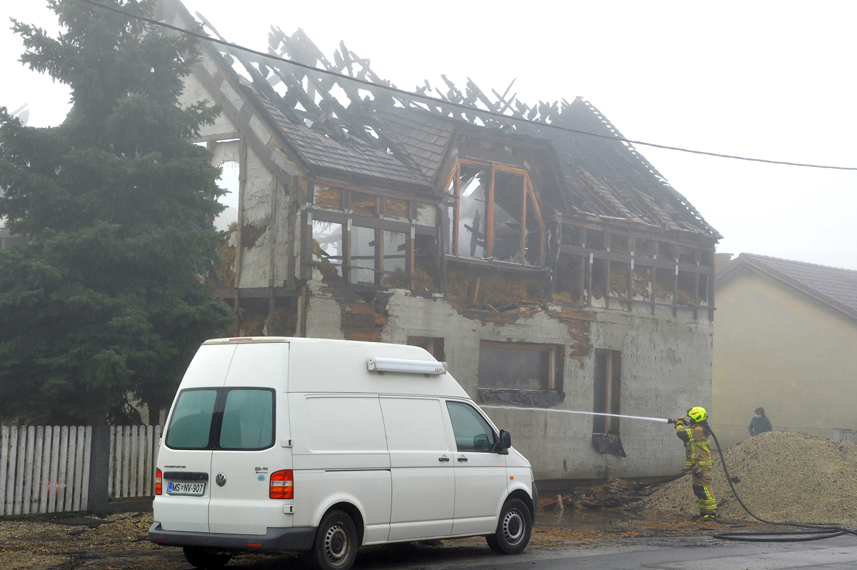 Murska Sobota: Ogenj uničil hišo, nastalo za okoli 70.000 evrov škode