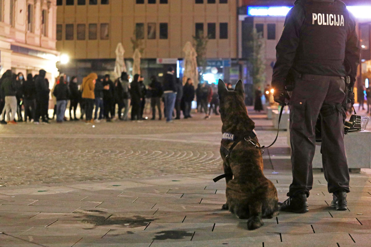 Poziv mariborskim protestnikom: "Ustavne pravice uveljavljajte po pravni poti in preprečite eskalacijo razmer"