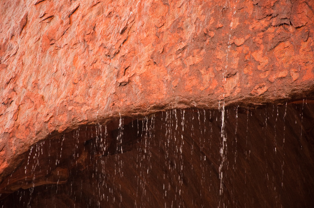 Le odstotek obiskovalcev te svetovne znamenitosti ima priložnost videti slapove, ki tečejo po skali