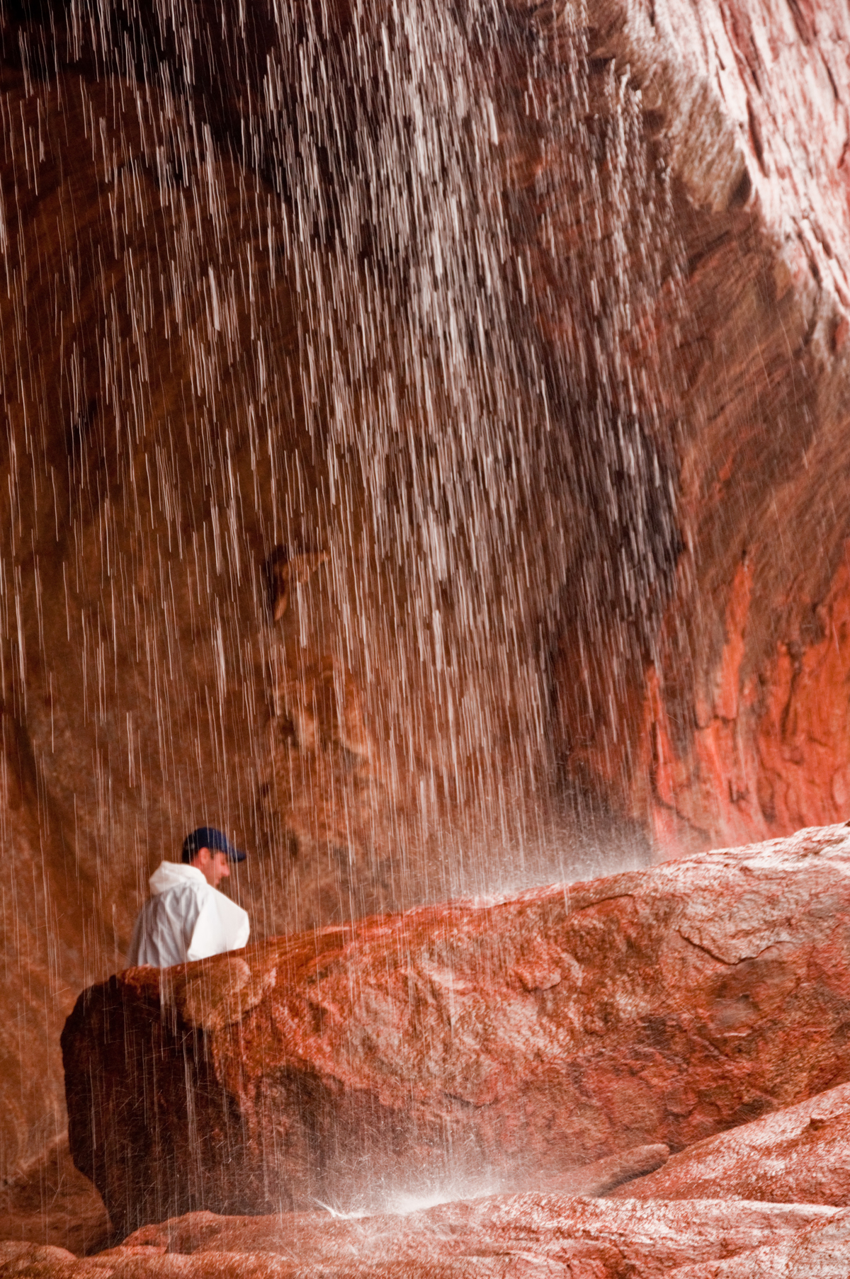 Le odstotek obiskovalcev te svetovne znamenitosti ima priložnost videti slapove, ki tečejo po skali
