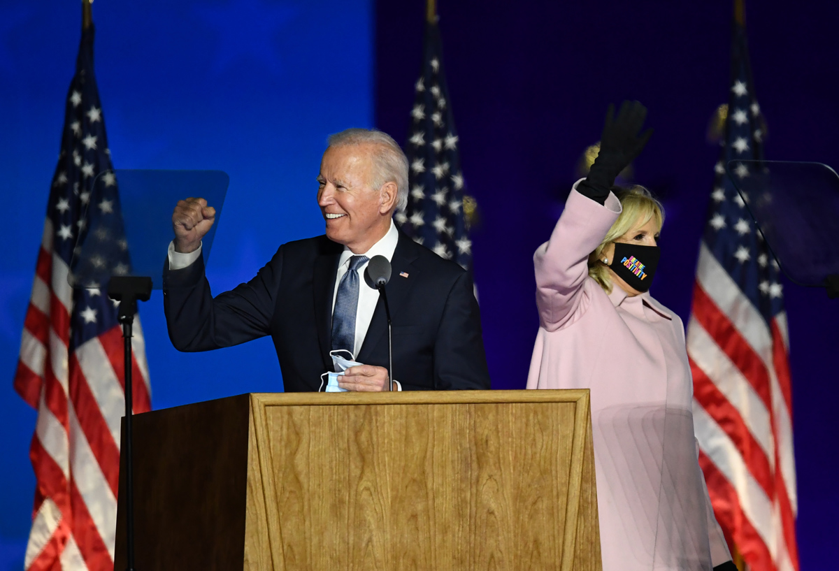Biden na dobri poti, da osvoji predsedniški mandat, ameriški mediji poročajo, da je po številu glasov v Pensilvaniji prehitel Trumpa