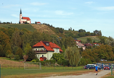 Cerkev na Gorci pridružena rimski Mariji Snežni. Kaj to pomeni?