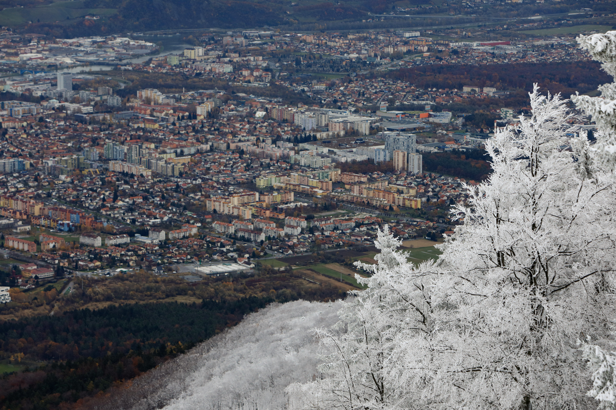 Pripravite kape in šale, pred praznikoma se bo ohladilo, vrh Pohorja lahko pobeli sneg